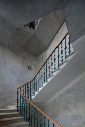 Rekonstrukci činžovního domu v Havelské ulici, QARTA Architektura: Týká se to například oken a dveří, zámečnických a tesařských prvků ...