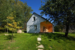 Majo architekti navrhli drobný rekreační objekt v jihočeském Senotíně