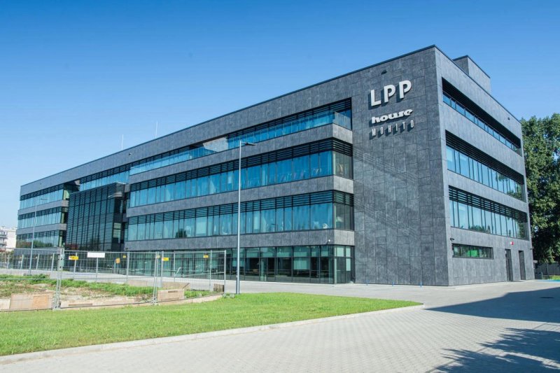 Administrativní budova LPP SA Krakov v Polsku, kde byl použit systém MB-60E