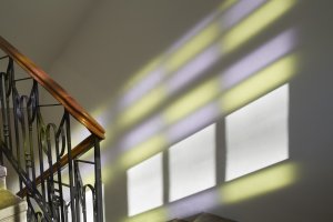 Studio janca architect zrekonstruovalo chátrající secesní vilu na rohu náměstí v Rožnově pod Radhoštěm.