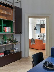 Starý nábytek pochází z toho, co do bytu nanosily předchozí generace (Byt na Starém Městě; Facha architekti)