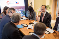 Japonský velvyslanec Hideo Suzuki