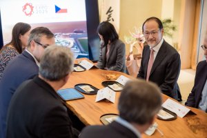 Japonský velvyslanec Hideo Suzuki