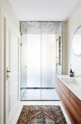 Byt s tajnou koupelnou, Markéta Bromová, Lenka Míková