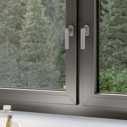 Německý výrobce okenních profilů REHAU vysvětluje, jak ušetřit elektrickou energii díky výměně oken