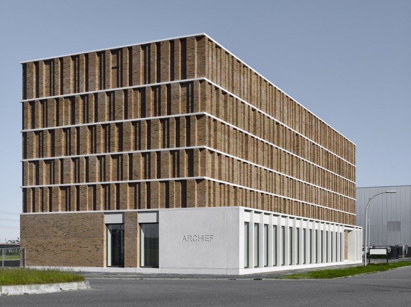 Městský Archiv Delft, Office Winhov, Gottlieb Paludan Architects: Nová budova svým charakterem a vzhledem jasně podtrhuje svůj význam a místo v městské struktuře veřejných staveb