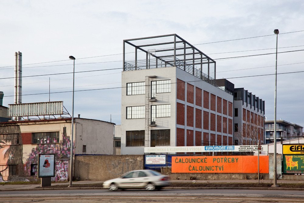 Caraa, Přestavba a dostavba továrního areálu AF BKK, s.r.o., foto