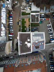 Bytový dům s dostupnými nájemními byty Bratislavská 51 v Brně, CL3: Pod pobytovou plochou ve dvoře se nachází parkování