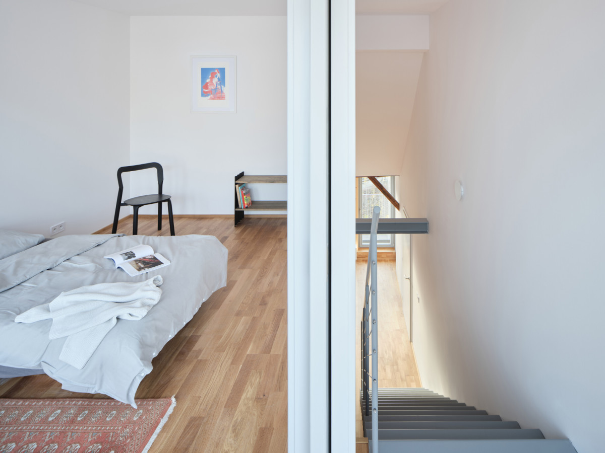 Architekti důmyslně pracovali s elevací. (Nástavba Harfa; matěj šebek architekti)