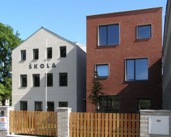 základní škola v Hovorčovicích u Prahy od architekta Ondřeje Tučka