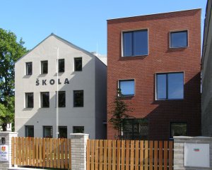 základní škola v Hovorčovicích u Prahy od architekta Ondřeje Tučka