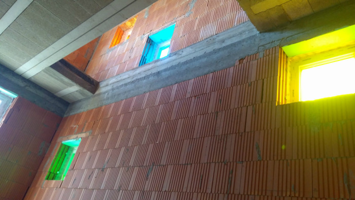 Rodinný dům Svinná u Trenčína, Peter Kasman, při stavbě