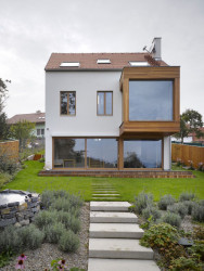 Jaroušek Rochová architekti, RD v Brně-Žebětíně - foto