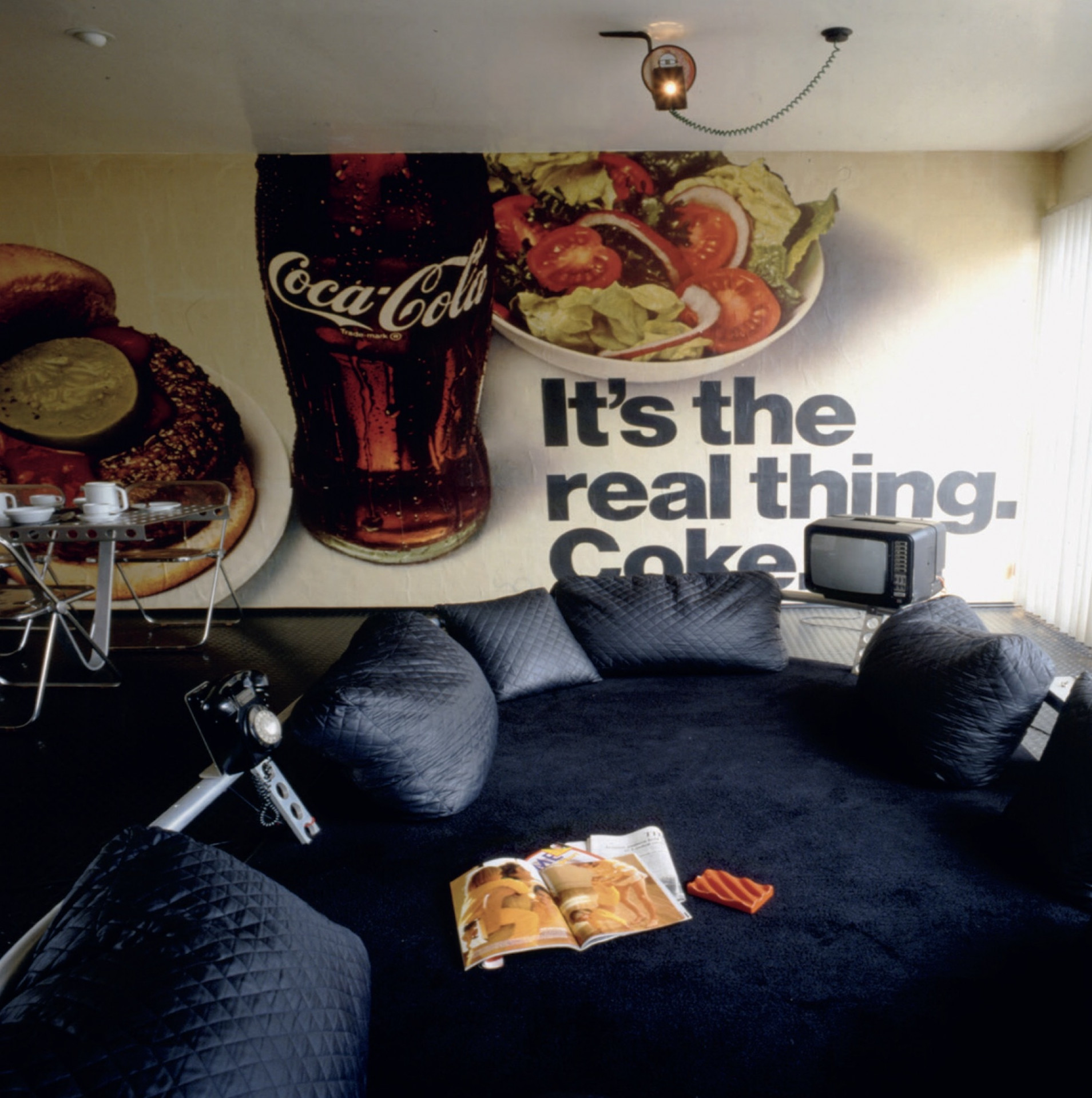 Interiér londýnského bytu, který na začátku 70. let navrhl Jan Kaplický pro sebe a Evu Jiřičnou.