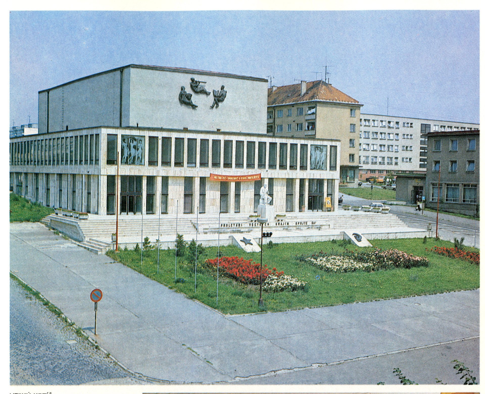 Na Slovensku se kulturní domy stavěly rovněž ve velkém a velkolepě – jako například Dům kultúry ve Velkém Krtíši z let 1956–1974 od týmu Karla Pragera. Největší boom však v SSR nastal později než v ČSR – od konce 60. do poloviny 80. let.