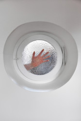 V celém interiéru jsou ponechané původní okenní otvory. (JanskyDundera, Rekonstrukce prvorepublikového bytu)