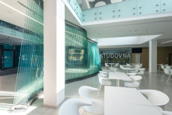 Vysoká škola báňská v Ostravě má novou budovu ekonomické fakulty. Navrhlo ji studio CHVÁLEK ATELIÉR s.r.o.