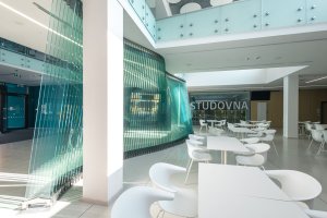 Vysoká škola báňská v Ostravě má novou budovu ekonomické fakulty. Navrhlo ji studio CHVÁLEK ATELIÉR s.r.o.