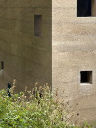 Chata Jahodina pro Ligu lesní moudrosti - detail konopného betonu