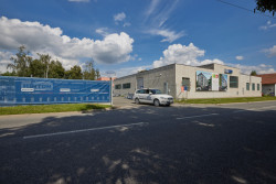 HI okna jsou produktovou značkou společnosti HINTON. Zaměřují se na kompletní dodávku a realizaci hliníkových oken, dveří a fasád