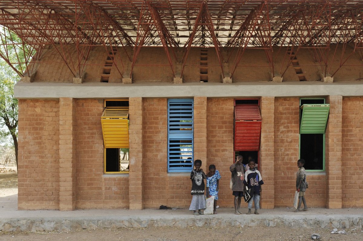 "Architektura je primárně službou humanitě," tvrdí první černošský laureát Pritzkerovy ceny.