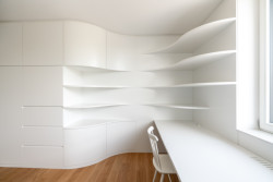 Dětský pokoj s pracovním místem (Interiér domu Ke Káčatům v Brně, studio AEIOU)