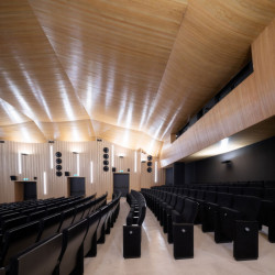 Nově zrekonstruovaný kulturní dům v Ostravě od Platforma architekti