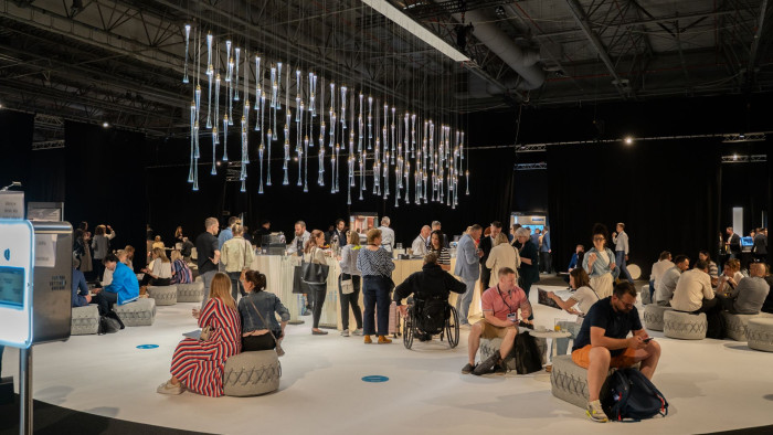 ARCHITECT@WORK je mezinárodní odborný veletrh určený architektům, designérům a specialistům ve stavebnictví a interiérovém designu.