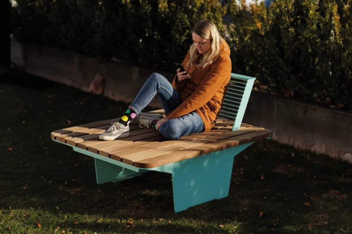 Z pouhého sedacího prvku se stává může stát lavička místem pro odpočinek (Kolekce O od Egoé)