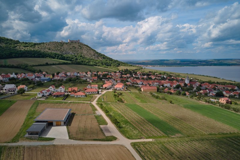 Vinařství Přátelé Pavlova od Ateliéru Štěpán
