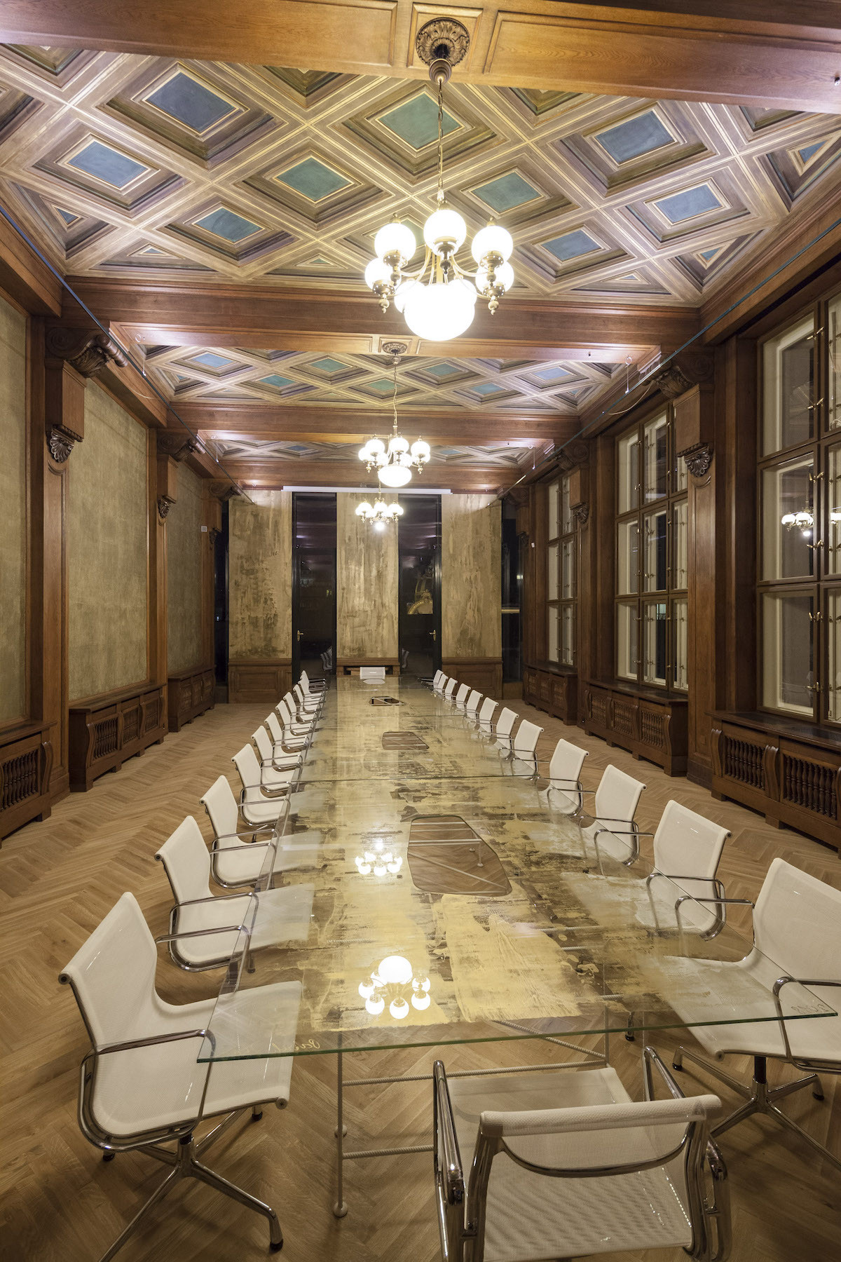 Reprezentativní jednácí síň bankovního domu po rekonstrukci.