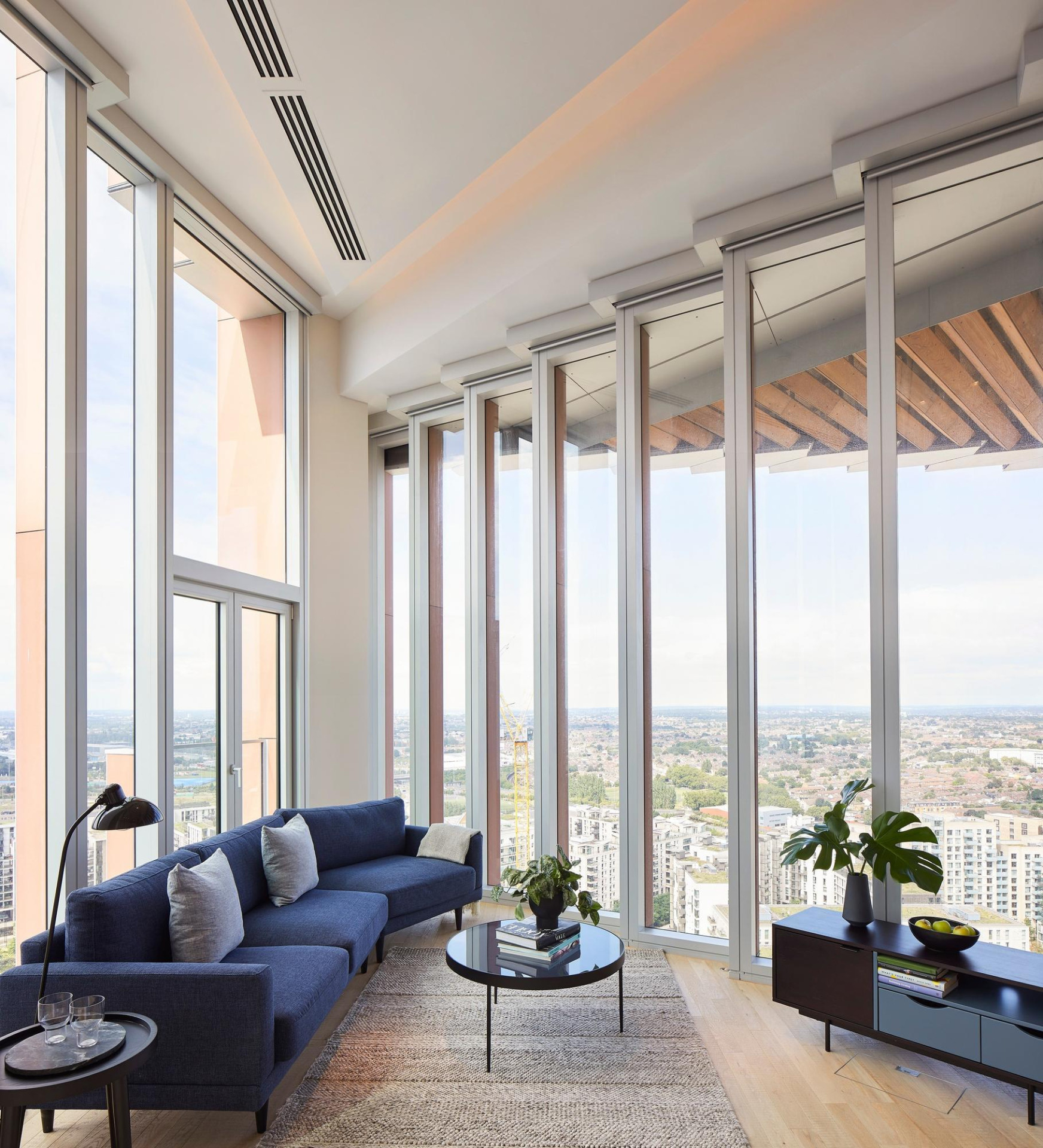 Americké studio SOM realizovalo výškovou budovu nad olympijskou čtvrtí v Londýně. Slouží jako butikový hotel a restaurace, ale najdeme zde i bytové jednotky