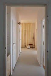 Byt chtěl rekonstruovat nejdřív pro sebe, nakonec ale bydlí jinde a pronajímá ho. - Byt v Praze na Letné, Prokop Hartl