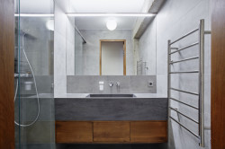 Rekonstrukce panelového bytu od studia Klára Makovcová Architects