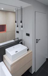 I v koupelně se našel prostor pro žárovkové svítidlo. Studio ČTYŘI STĚNY, Rekonstrukce bytu v Krči - foto