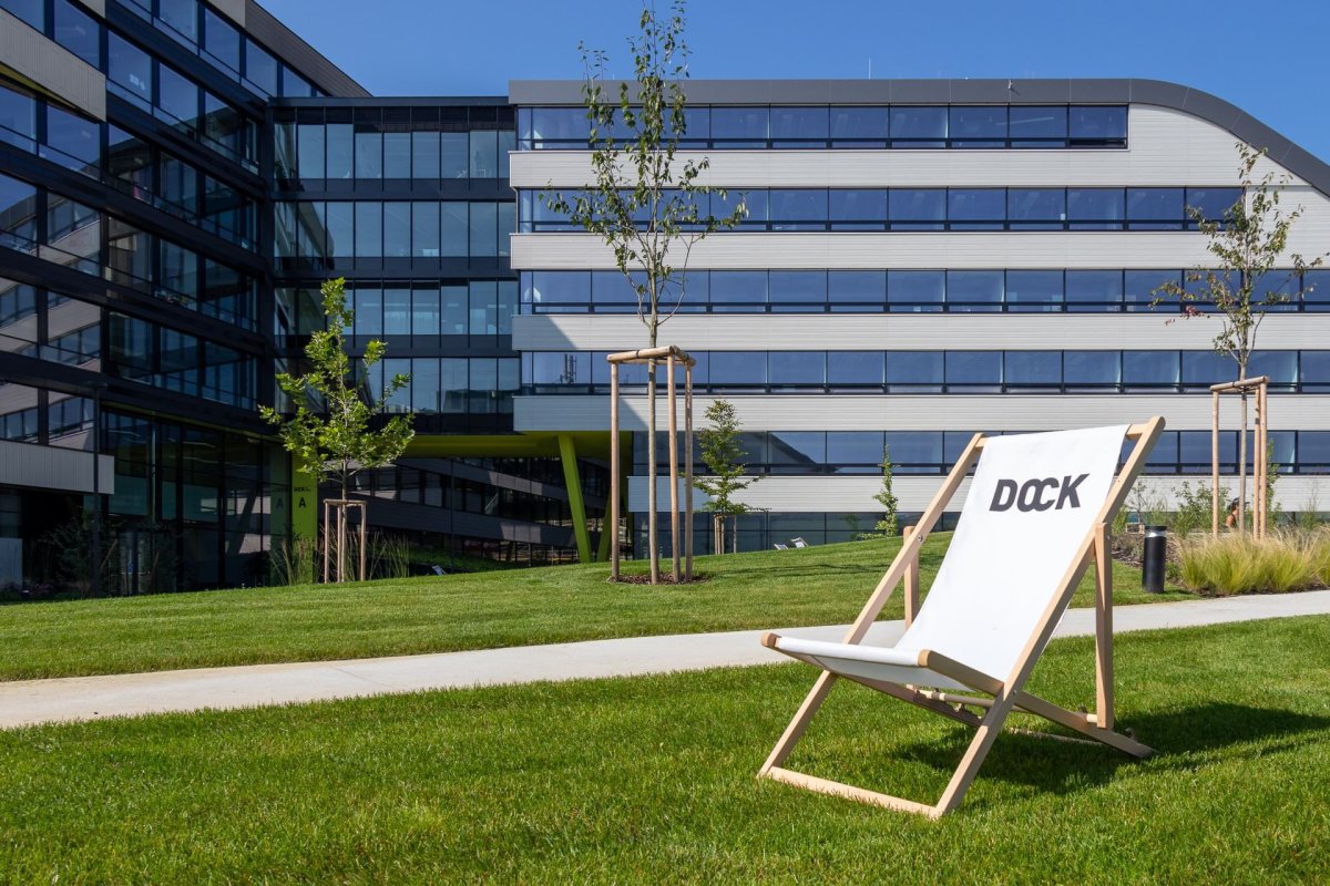 Studio SCHINDLER SEKO ARCHITEKTI navrhlo novou administrativní budovu DOCK IN FOUR na rozhraní Karlína a Libně