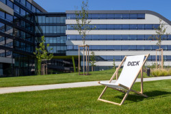 Studio SCHINDLER SEKO ARCHITEKTI navrhlo novou administrativní budovu DOCK IN FOUR na rozhraní Karlína a Libně