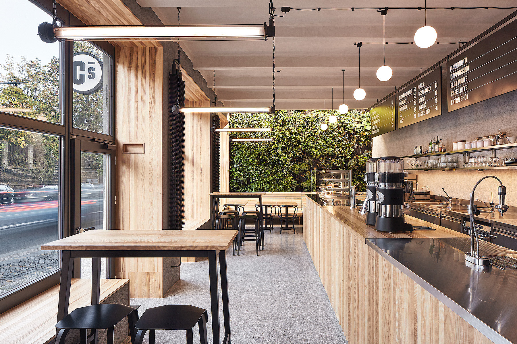 Kavárna Coffee Source v Praze, Pavel Nový a Vít Svoboda (0,5 Studio)