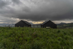 Modulární dvojdům od architekta jménem Rubén Gómez Gañán v Kolumbii