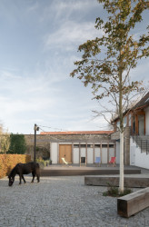 Rekonstrukce historické budovy statku v Noutonicích od ateliéru OBJEKTOR ARCHITEKTI