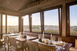 Výsledek je působivý také z hlediska životnosti, jakou garantují hliníková okna a posuvné systémy Schüco.
