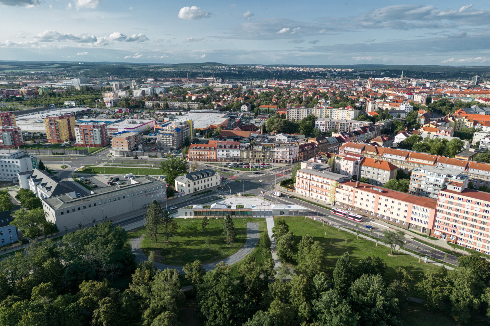 Na místě bývalé točny tramvaje vzniklo nové zázemí pro blízký Borský park, na který navazuje nová zastávka. "Z urbanistického hlediska představuje zdařilou reakci na roztříštěný kontext za použití minimálních prostředků," hodnotí porota. Navrhlo studio Sporadical.