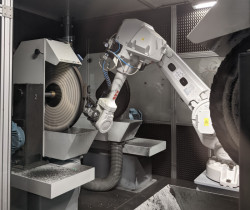 Výroba - leštící robot