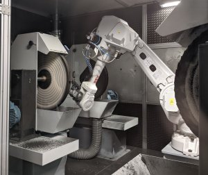 Výroba - leštící robot