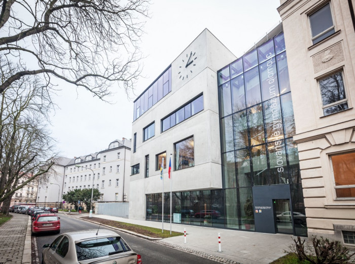 Dostavba budovy Slovanského gymnázia Olomouc, Miroslav Pospíšil