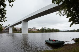 Autory lávky je architektonicko-konstrukční tým Petr Tej, Marek Blank a Jan Mourek, kteří mají na kontě již několik oceňovaných mostů a lávek u nás.