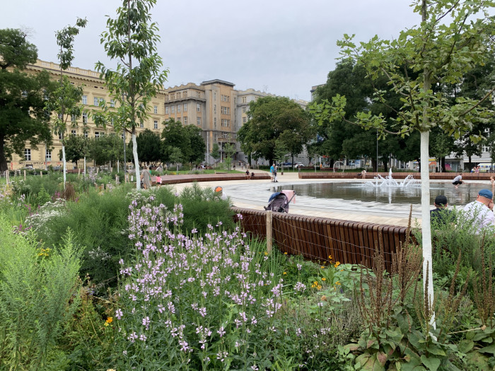 Park na Moravském náměstí v Brně od Consequence Forma