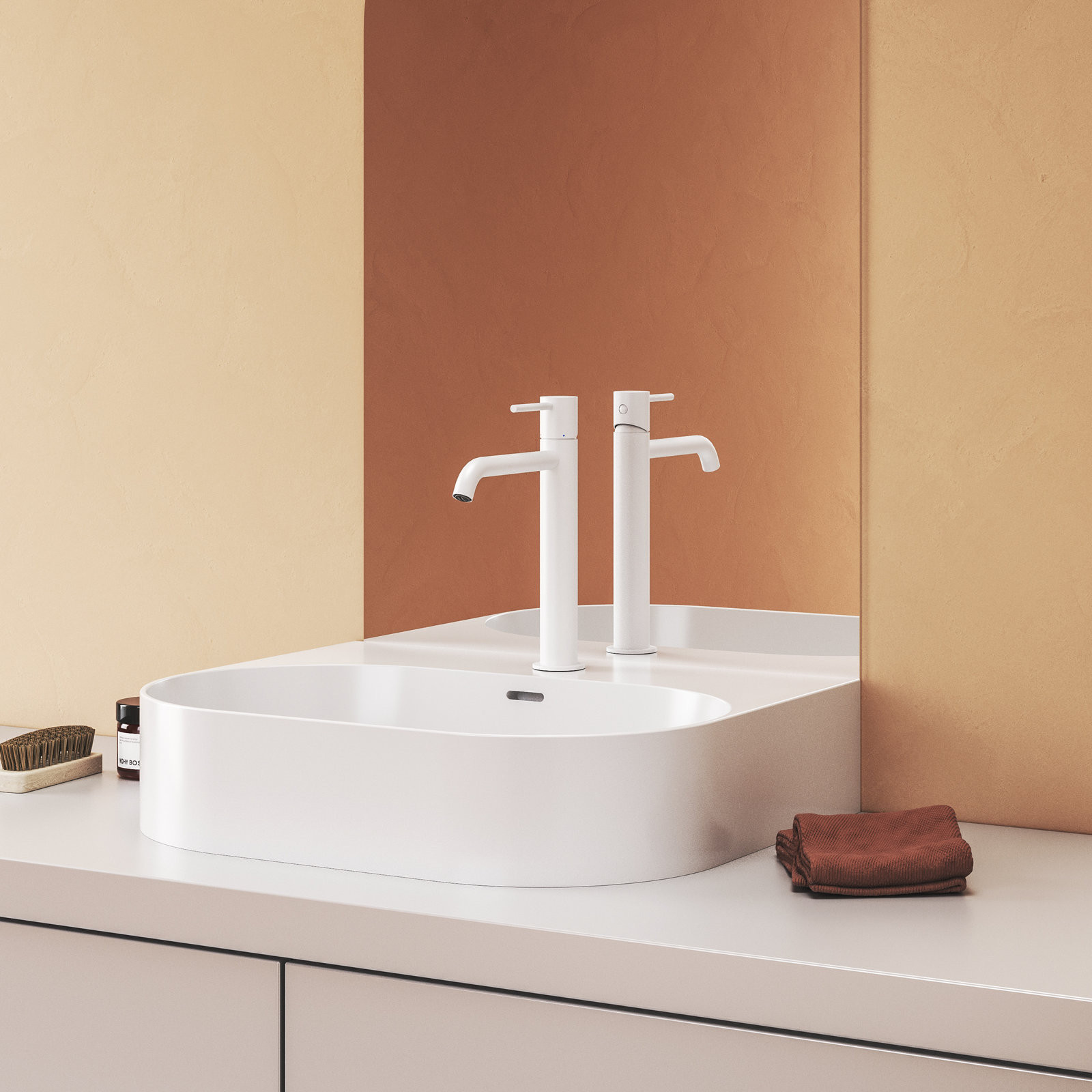 Matná úprava je decentně elegantní, nestrhává na sebe pozornost a v kombinaci s bílou sanitou vytváří jednolitý nadčasový celek. 