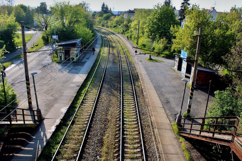 Pohled na kolejiště zastávky Praha-Strašnice 