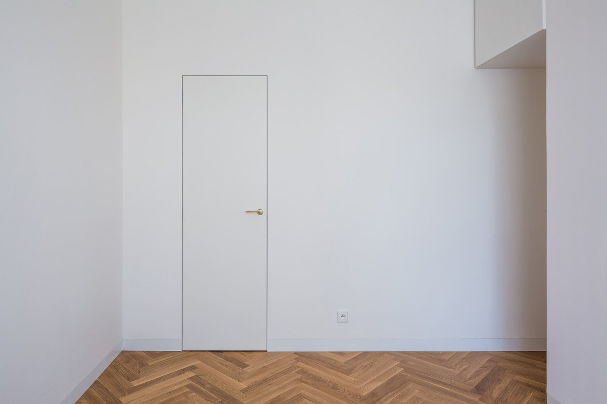 Dohromady má 85 metrů čtverečních. (Rekonstrukce bytu v Praze, BY architects)